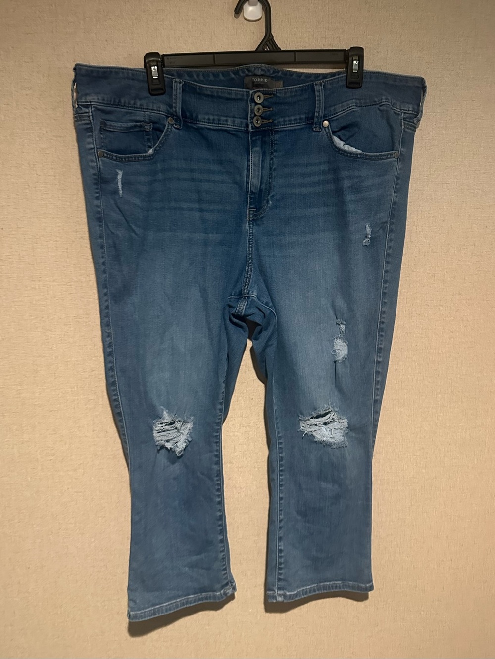 Torrid Size 24 Distressed Medium Blue Cropped Jeggings